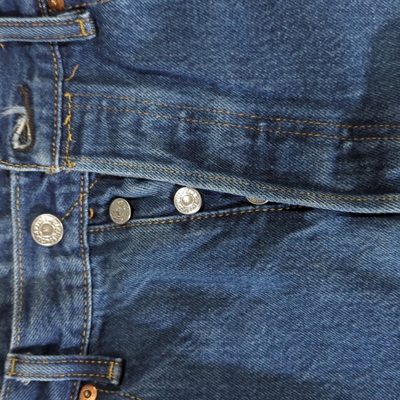 Levis - Picture 2 of 7